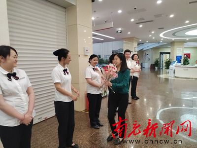 工行南充分行工会开展母亲节关爱活动